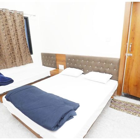 Premium Hotel Ujjain - G A R I M A - Near Mahakal Temple And Rivar - Railway Station - Hygiene & Spacious Room - With Wifi- And Parking Facilities - Best Hotel In Уджайн Екстериор снимка