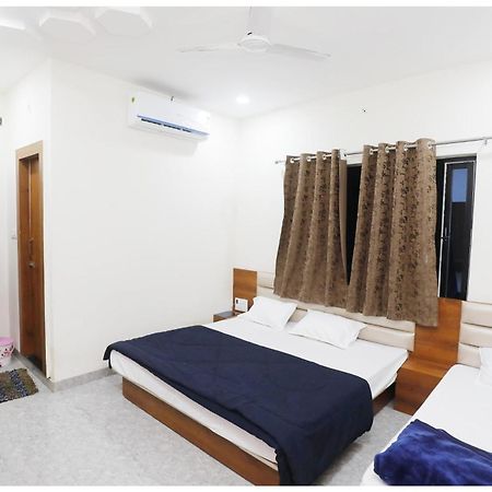 Premium Hotel Ujjain - G A R I M A - Near Mahakal Temple And Rivar - Railway Station - Hygiene & Spacious Room - With Wifi- And Parking Facilities - Best Hotel In Уджайн Екстериор снимка