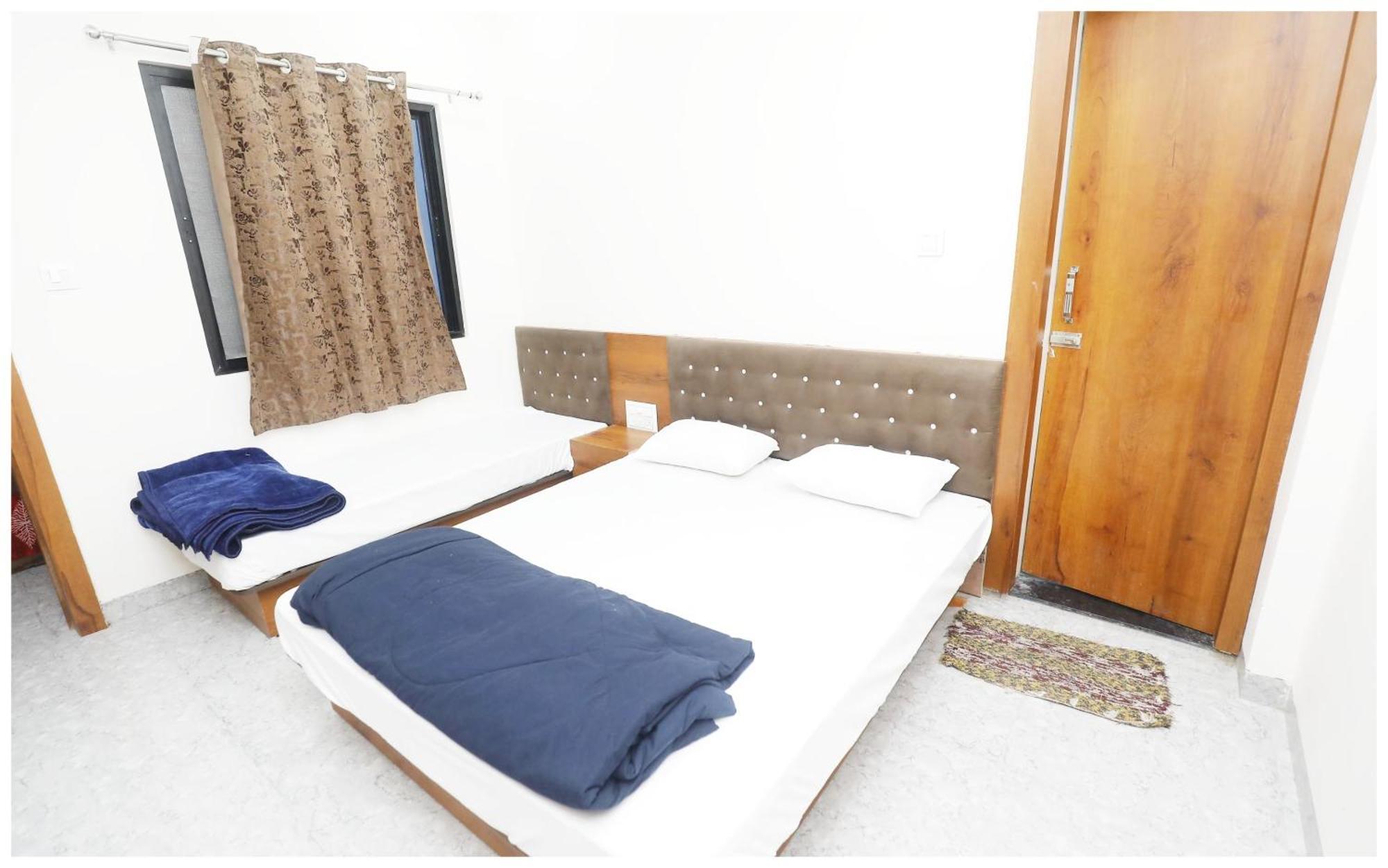 Premium Hotel Ujjain - G A R I M A - Near Mahakal Temple And Rivar - Railway Station - Hygiene & Spacious Room - With Wifi- And Parking Facilities - Best Hotel In Уджайн Екстериор снимка