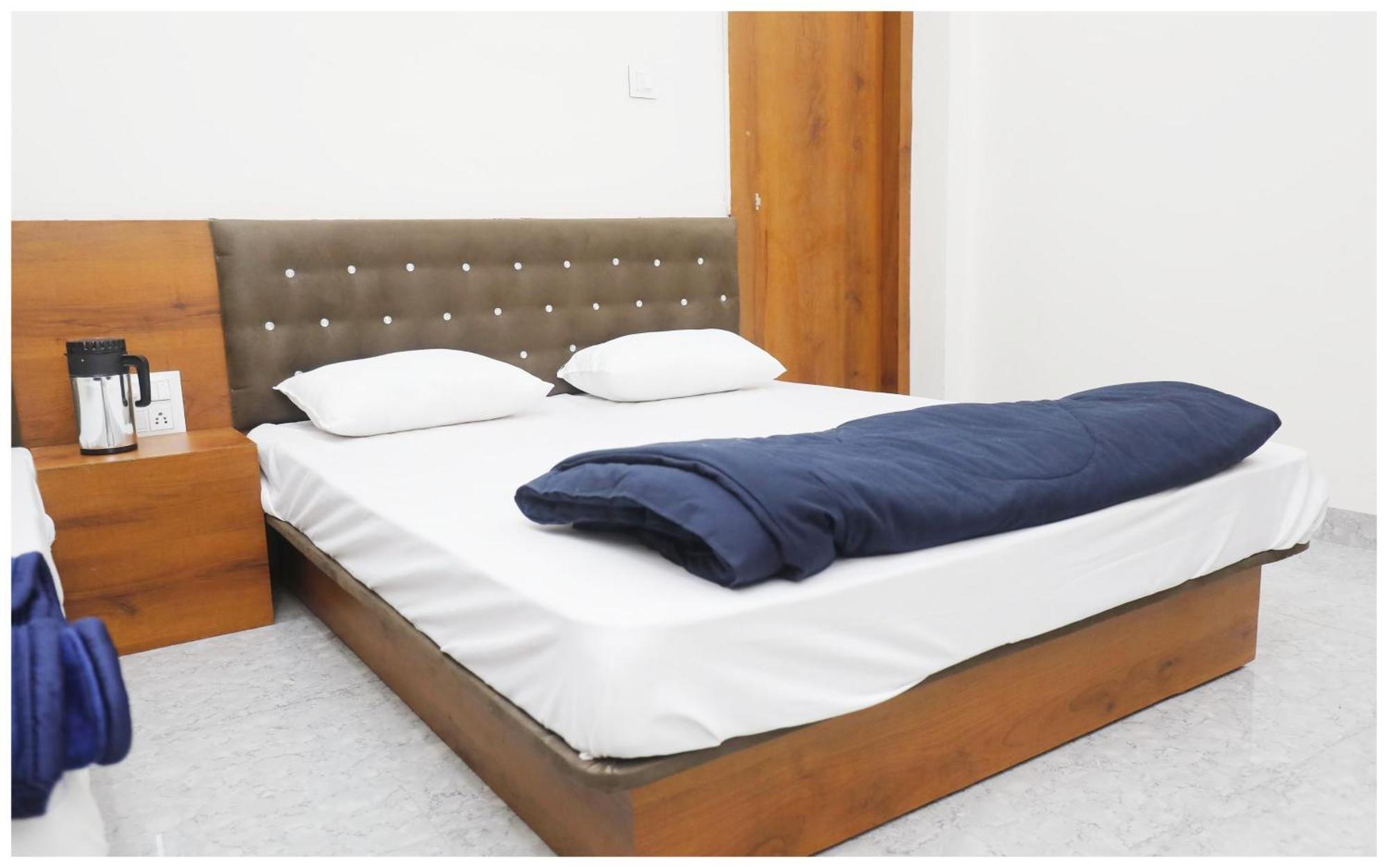 Premium Hotel Ujjain - G A R I M A - Near Mahakal Temple And Rivar - Railway Station - Hygiene & Spacious Room - With Wifi- And Parking Facilities - Best Hotel In Уджайн Екстериор снимка