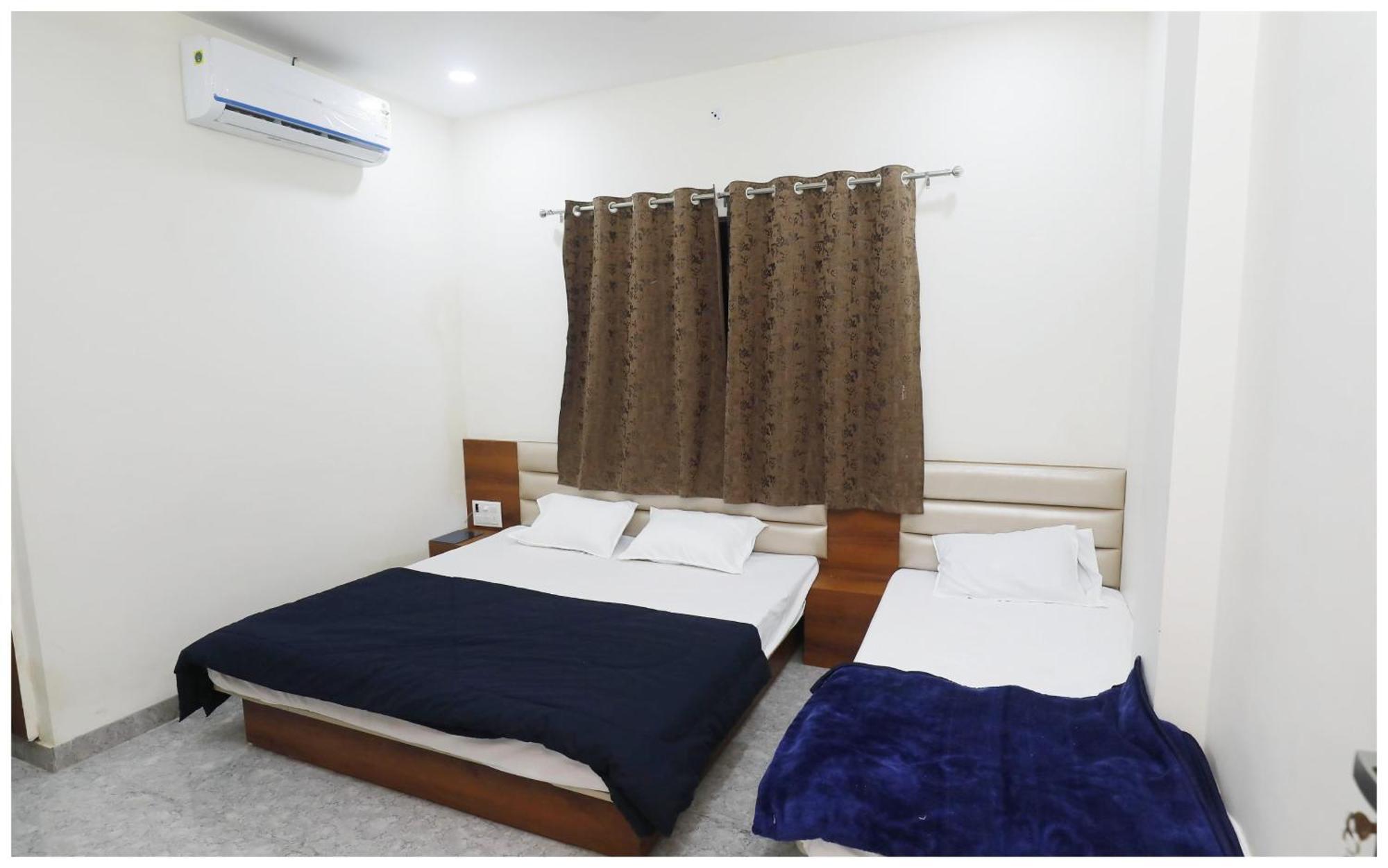Premium Hotel Ujjain - G A R I M A - Near Mahakal Temple And Rivar - Railway Station - Hygiene & Spacious Room - With Wifi- And Parking Facilities - Best Hotel In Уджайн Екстериор снимка