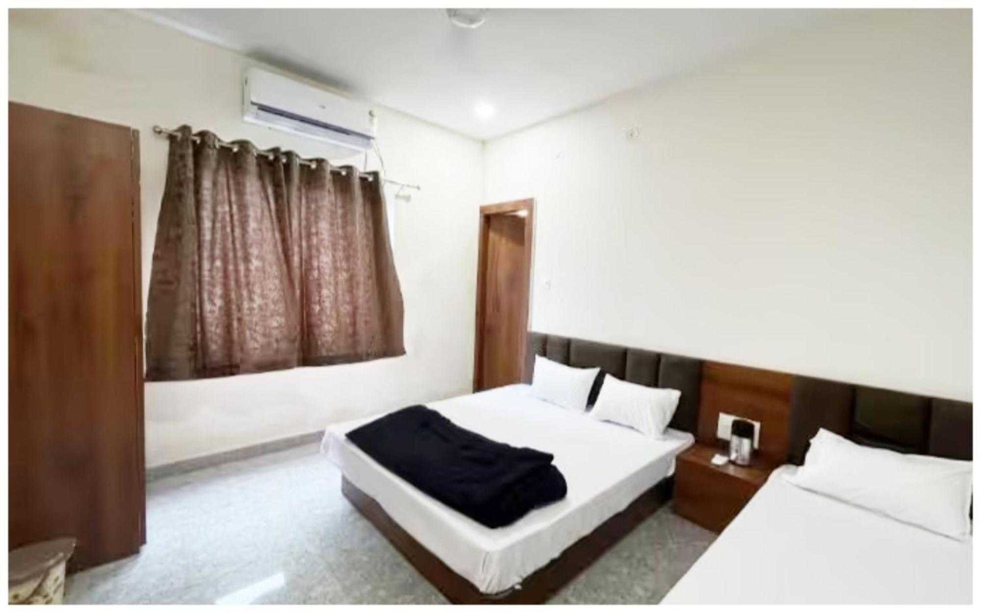 Premium Hotel Ujjain - G A R I M A - Near Mahakal Temple And Rivar - Railway Station - Hygiene & Spacious Room - With Wifi- And Parking Facilities - Best Hotel In Уджайн Екстериор снимка