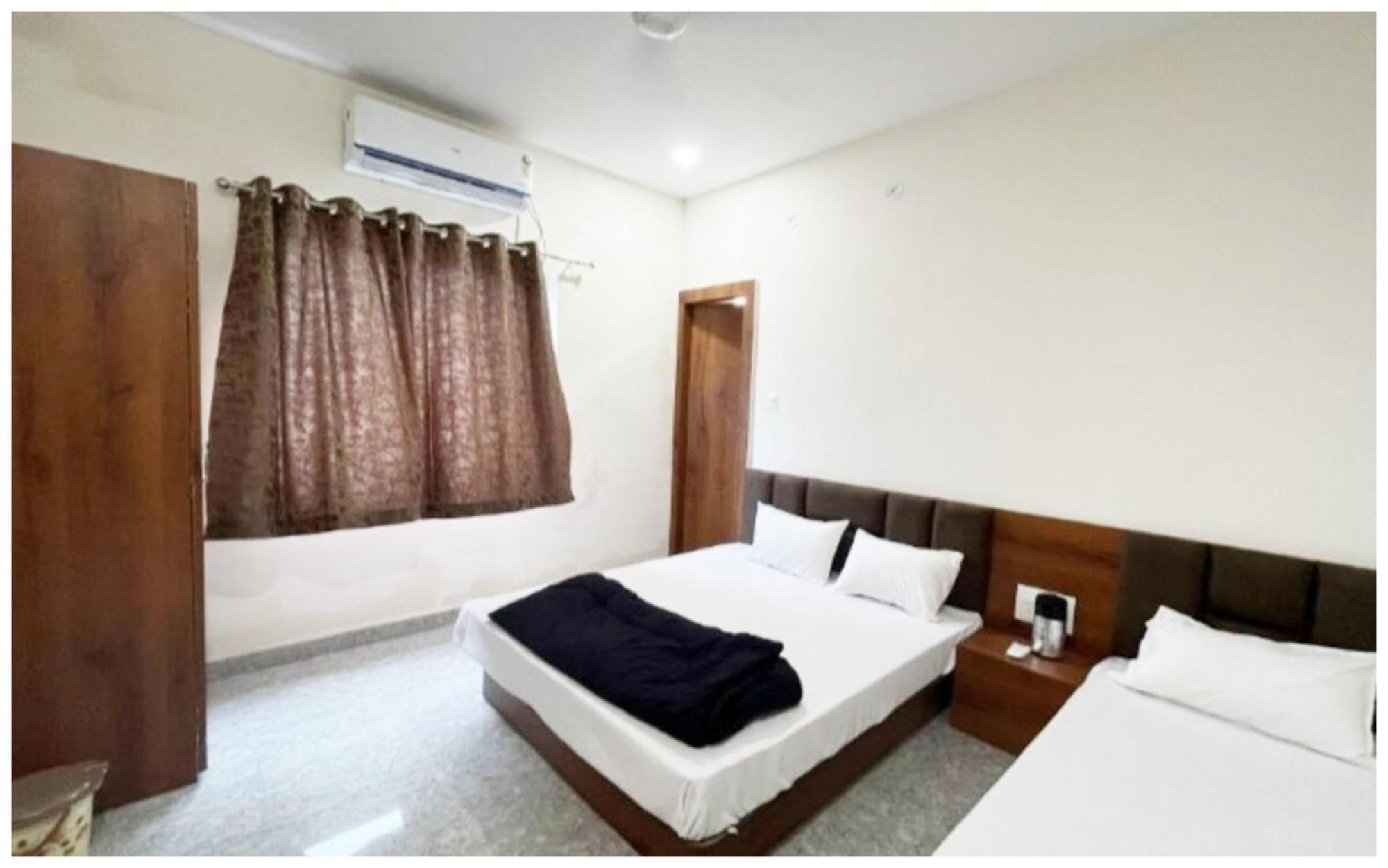 Premium Hotel Ujjain - G A R I M A - Near Mahakal Temple And Rivar - Railway Station - Hygiene & Spacious Room - With Wifi- And Parking Facilities - Best Hotel In Уджайн Екстериор снимка