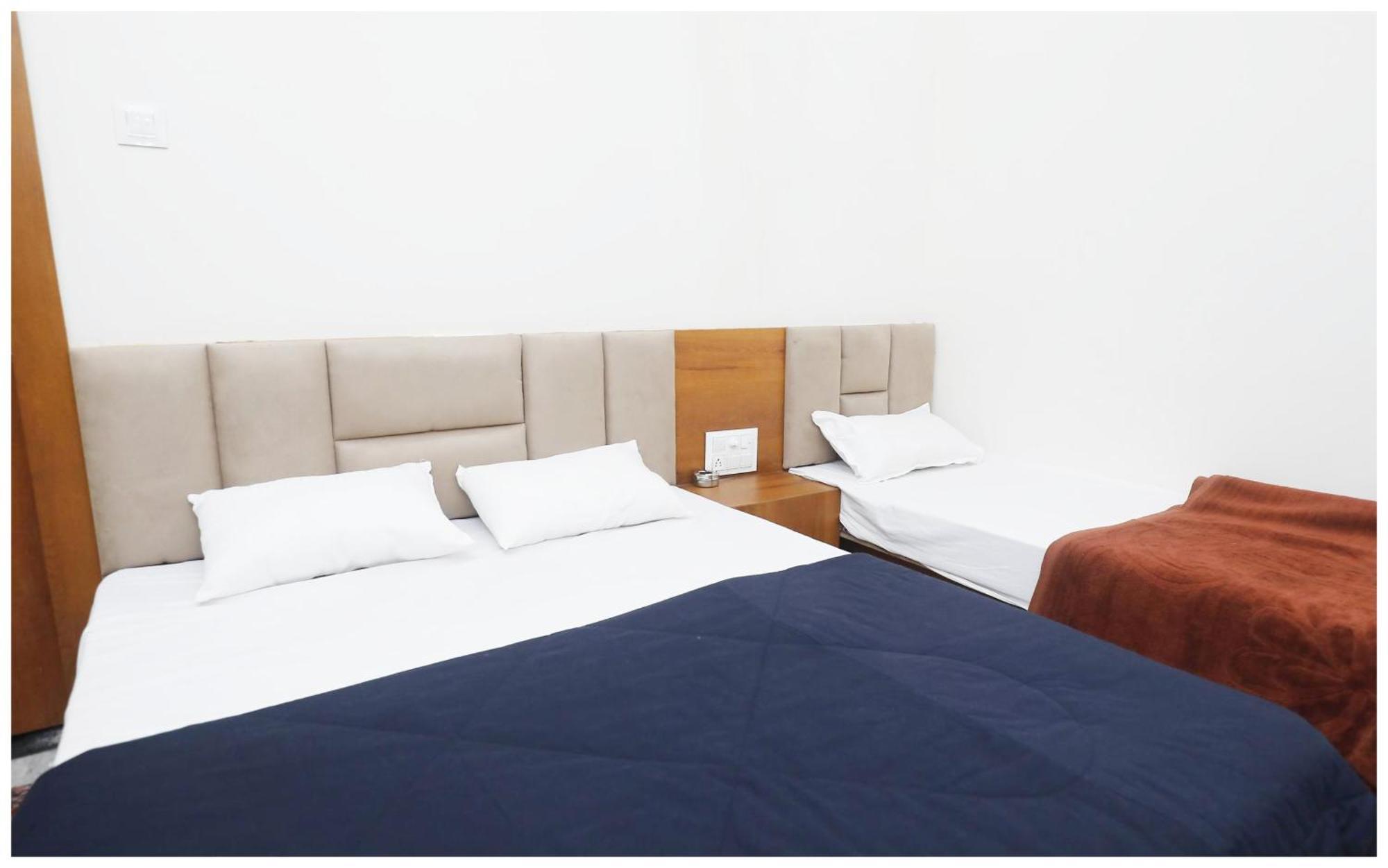 Premium Hotel Ujjain - G A R I M A - Near Mahakal Temple And Rivar - Railway Station - Hygiene & Spacious Room - With Wifi- And Parking Facilities - Best Hotel In Уджайн Екстериор снимка