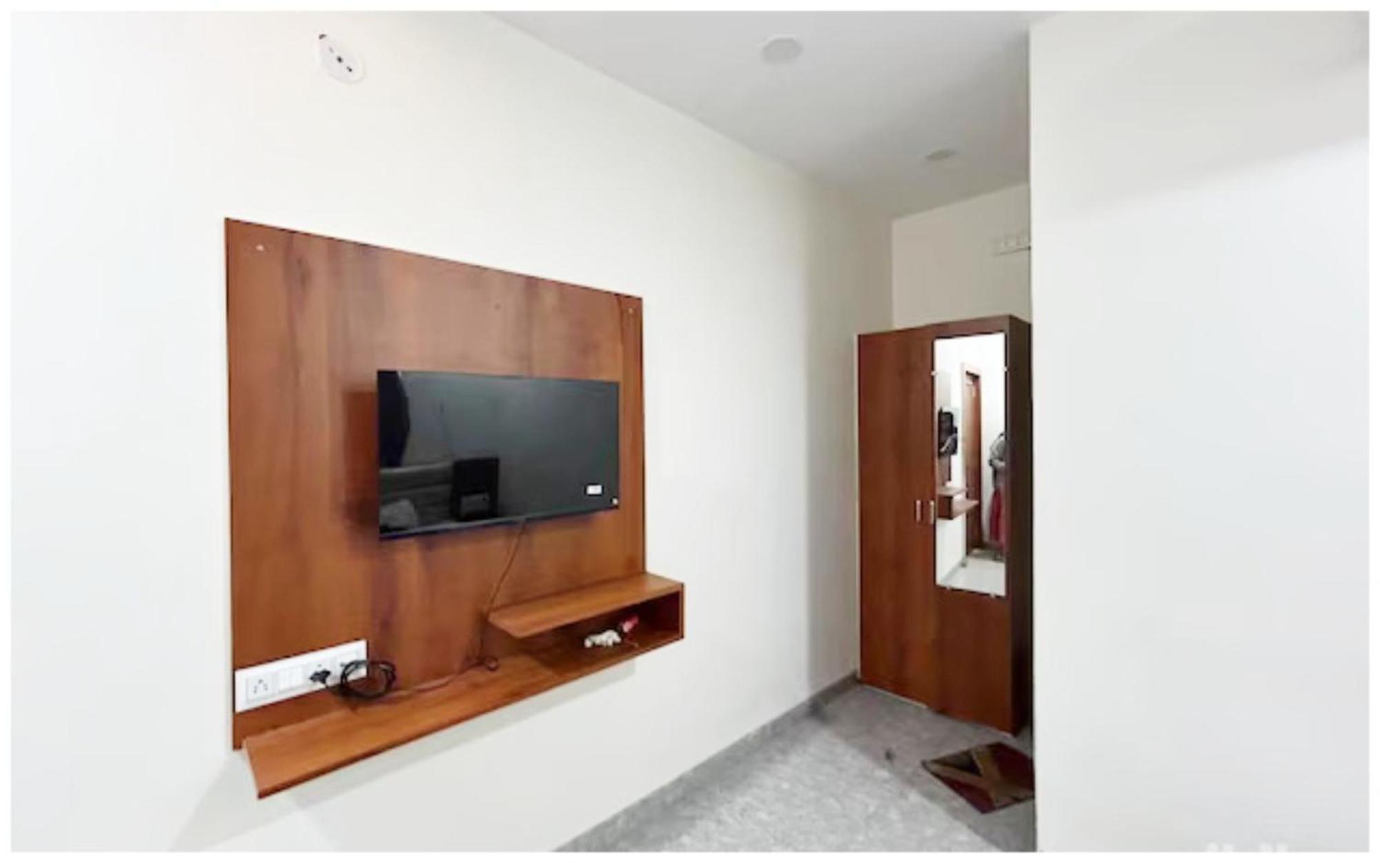 Premium Hotel Ujjain - G A R I M A - Near Mahakal Temple And Rivar - Railway Station - Hygiene & Spacious Room - With Wifi- And Parking Facilities - Best Hotel In Уджайн Екстериор снимка
