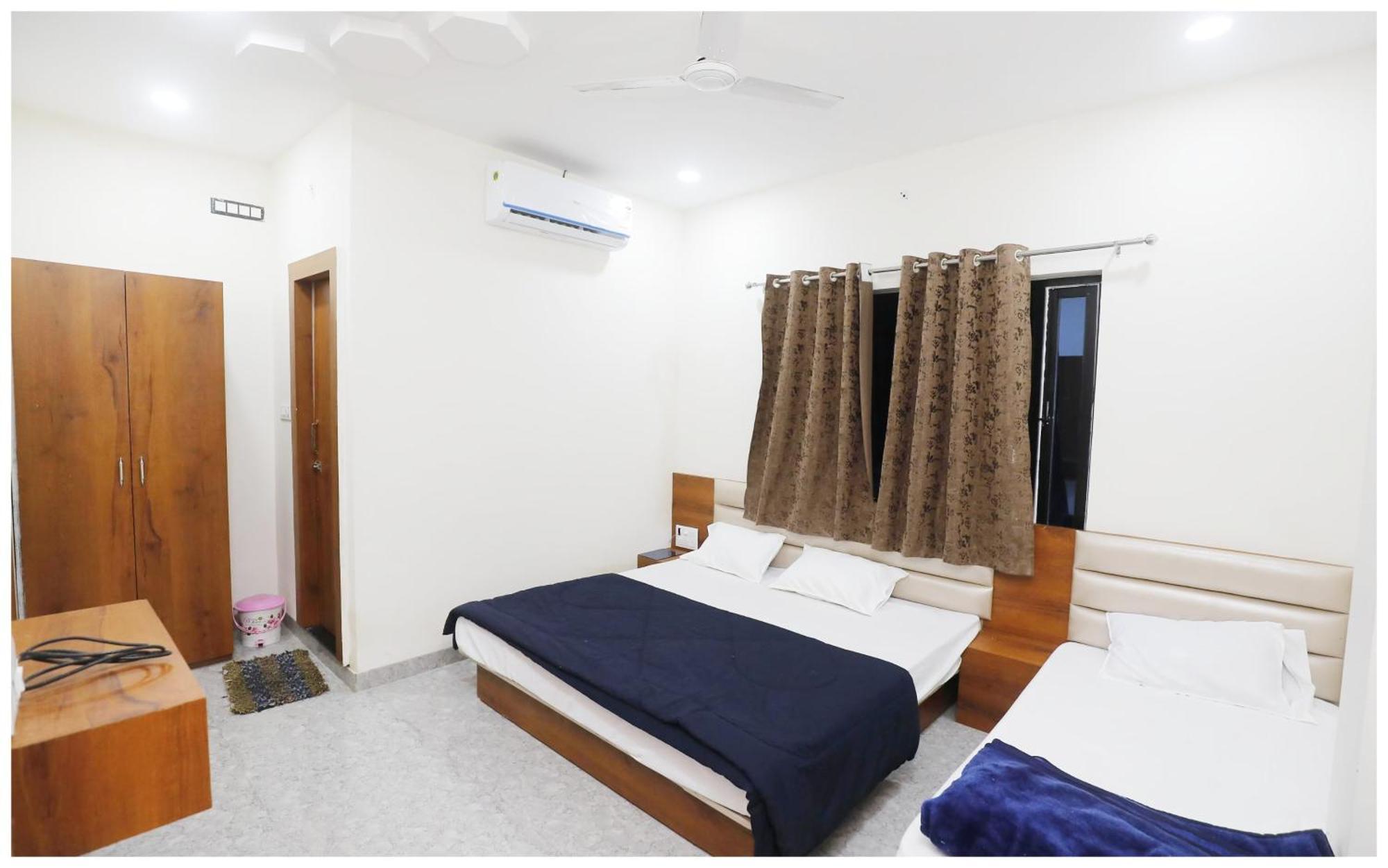 Premium Hotel Ujjain - G A R I M A - Near Mahakal Temple And Rivar - Railway Station - Hygiene & Spacious Room - With Wifi- And Parking Facilities - Best Hotel In Уджайн Екстериор снимка