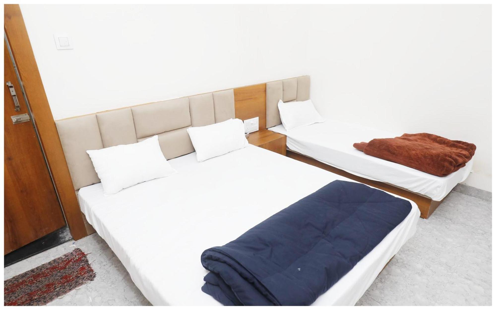 Premium Hotel Ujjain - G A R I M A - Near Mahakal Temple And Rivar - Railway Station - Hygiene & Spacious Room - With Wifi- And Parking Facilities - Best Hotel In Уджайн Екстериор снимка